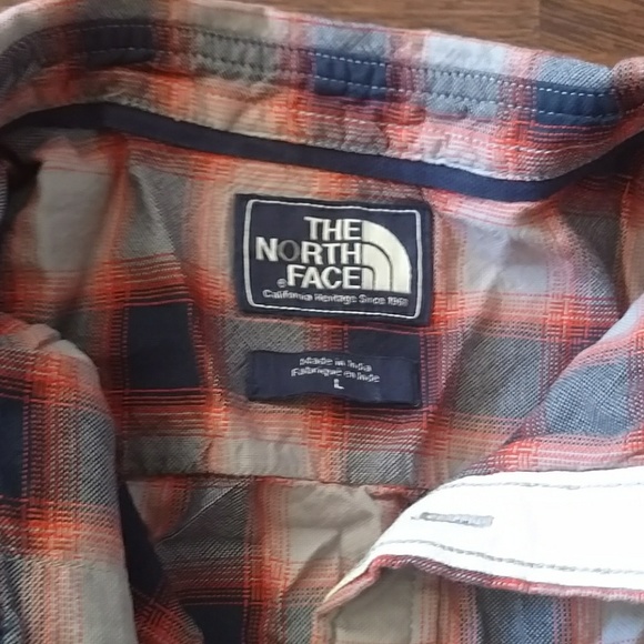 The North Face Short Sleeve Pull Over - Picture 2 of 3